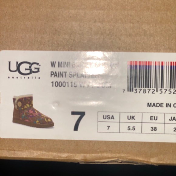Women Short Chestnut Ugg Boots (NWT) - Picture 5 of 9